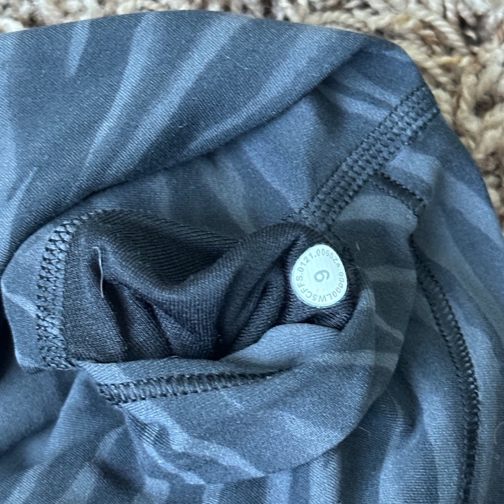 Lululemon - Picture 2 of 3